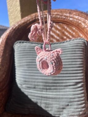 HANDMADE DONUT CROCHET CHARM + FOLLOW IG @thredsfromcoral